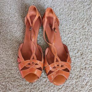 CLARKS PUMPKIN ORANGE SANDALS SZ 9.5M